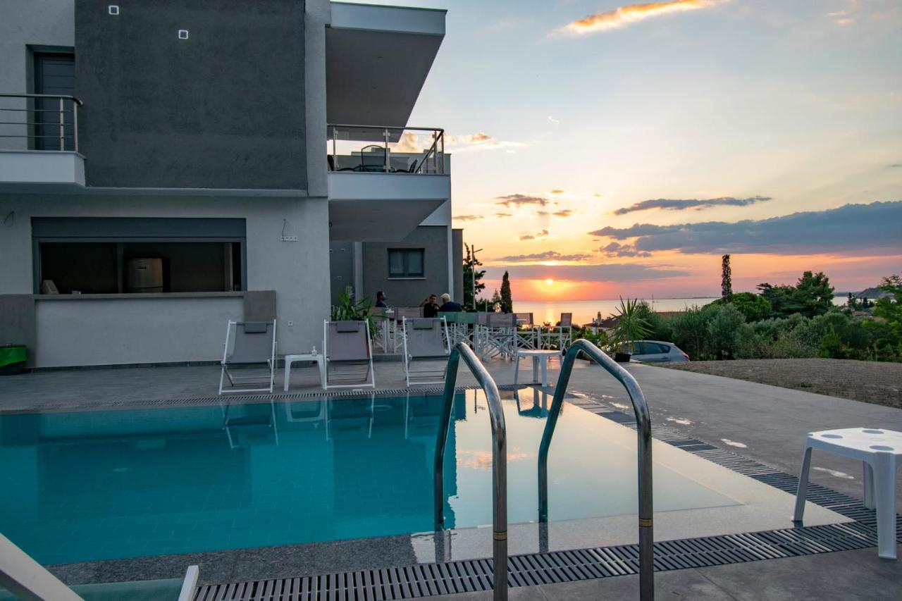 Heraclea Luxury Suites Néa Iráklia Eksteriør bilde
